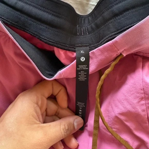 Lululemon License To Train 7” XL - Picture 2 of 3